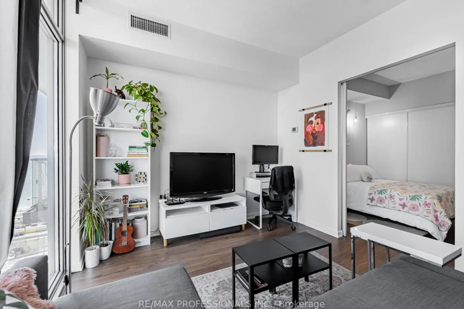 Additional image 11 of 105 The Queensway 2113