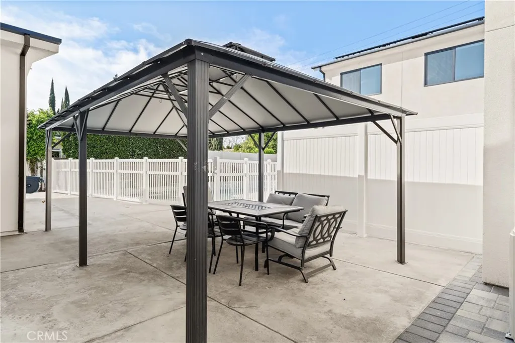 19951 Lassen Street, Chatsworth, CA 91311