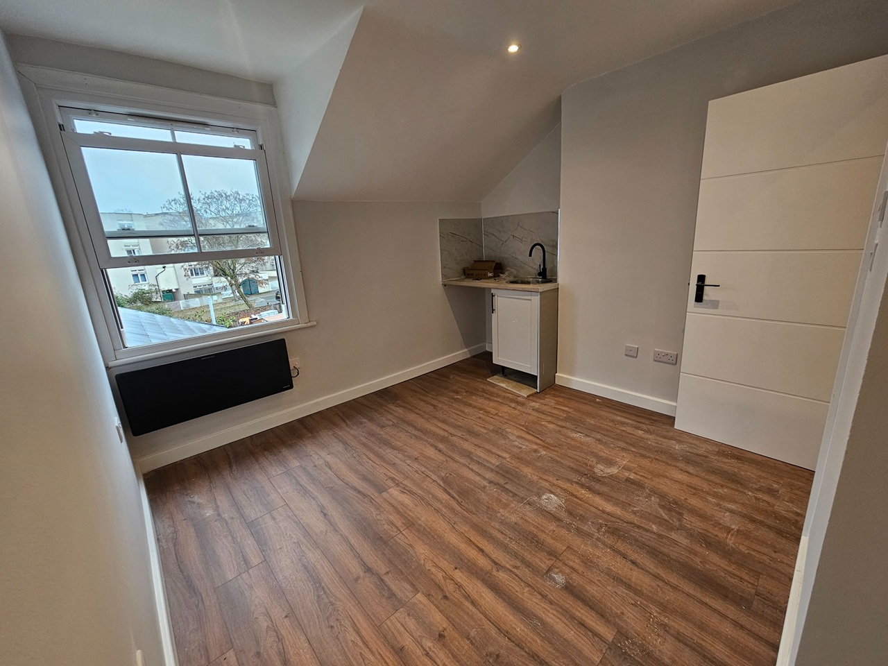 Additional image 7 of Studio Flat, Garfield Road, SW11, N1 7GU