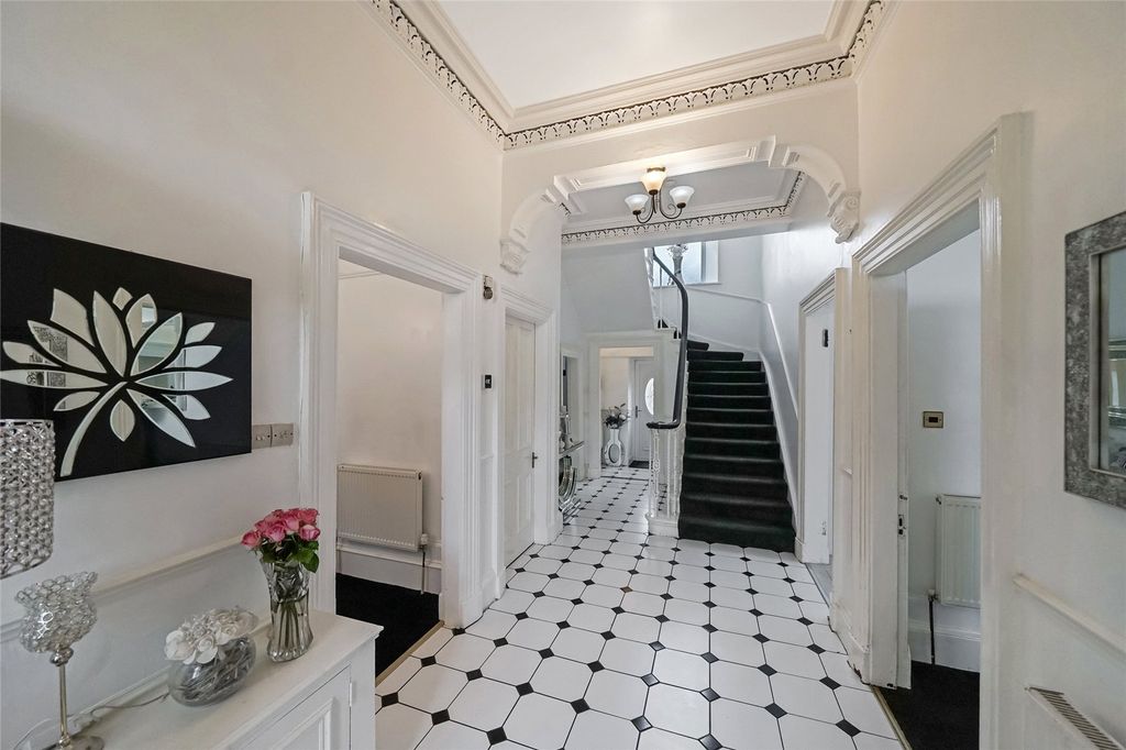 Additional image 3 of 6 bed detached house for salePark Avenue, Tillicoultry, Clackmannanshire FK13