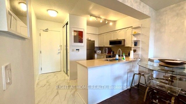 Additional image 4 of 38 Fontenay Court, Toronto, ON, M9A 5H5