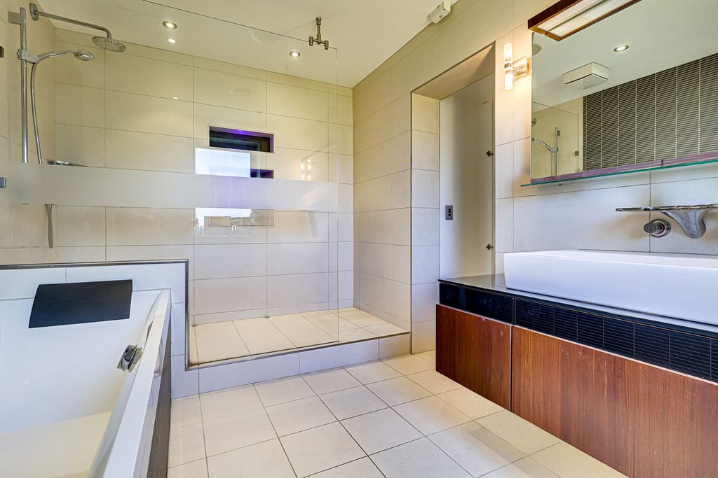 Additional image 12 of 2 bed flat for saleChalkwell Esplanade, Chalkwell SS0