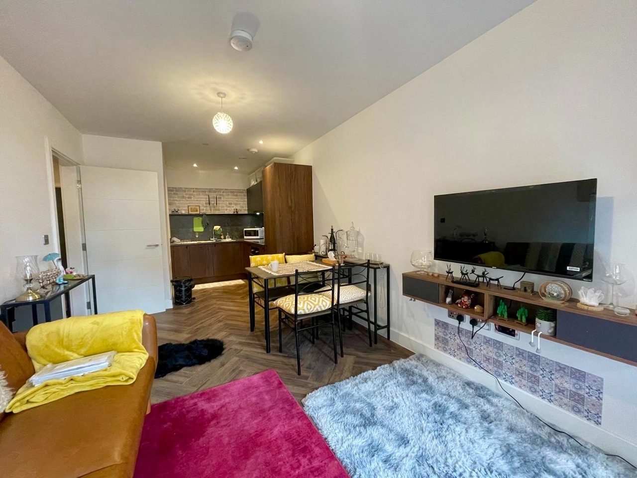 1 Bed Flat, Gunsmith House, B4, N1 7GU
