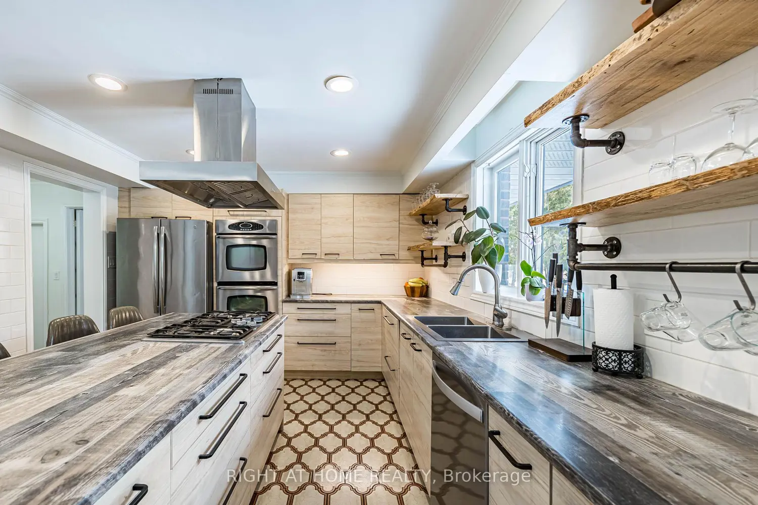 Additional image 4 of 2123 Gordon Drive