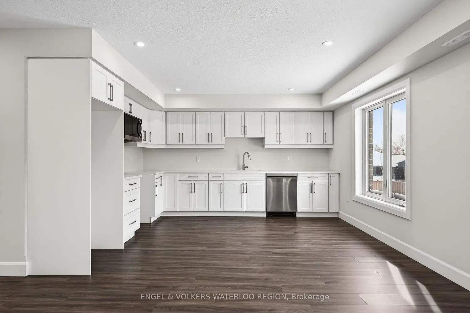 Additional image 10 of 3202 Vivian Line 48