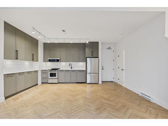 1F 13933 105 BOULEVARD, Surrey, BC, V3T0R6