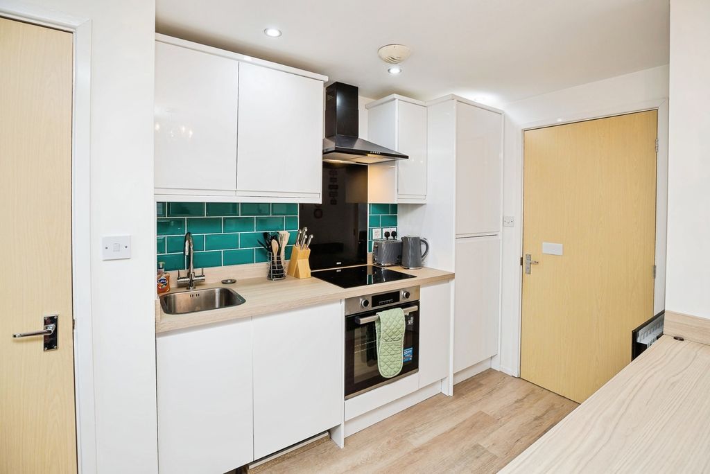 1 bed flat for saleMaes Deri, Deeside, Clwyd CH5 photo 2