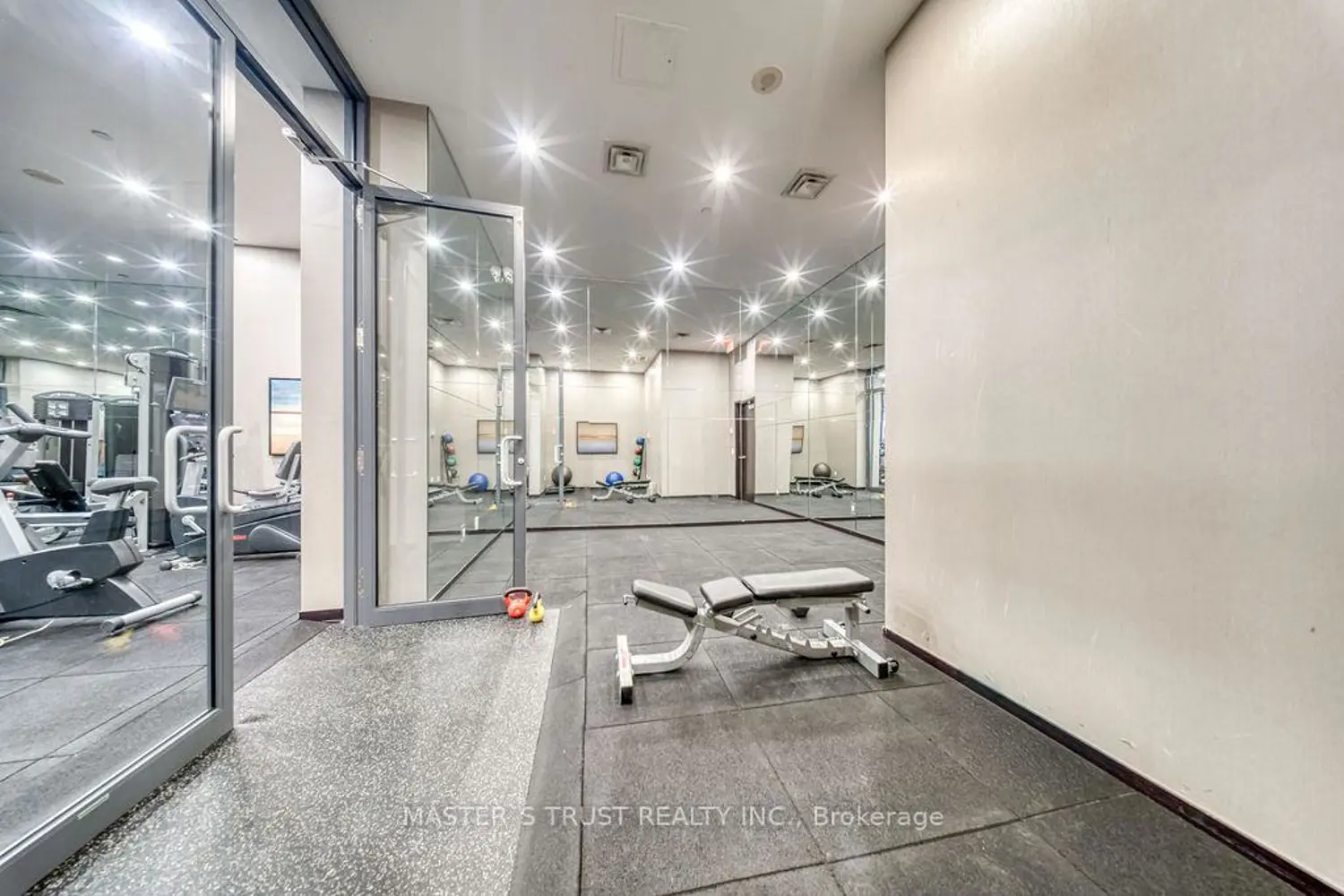 Additional image 17 of 770 Bay Street 1002