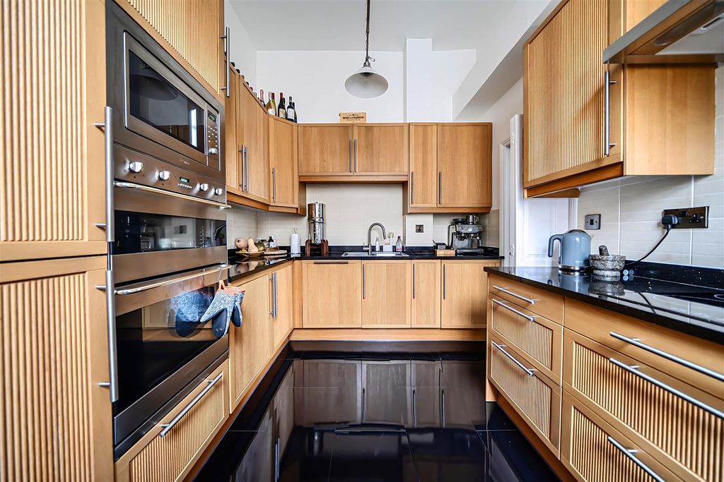 Additional image 11 of 2 bed flat for saleElton Road, Clevedon BS21