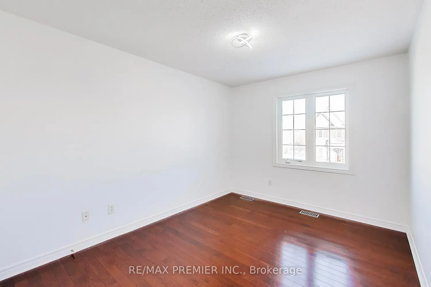 Additional image 13 of 135 Richard Coulson Crescent