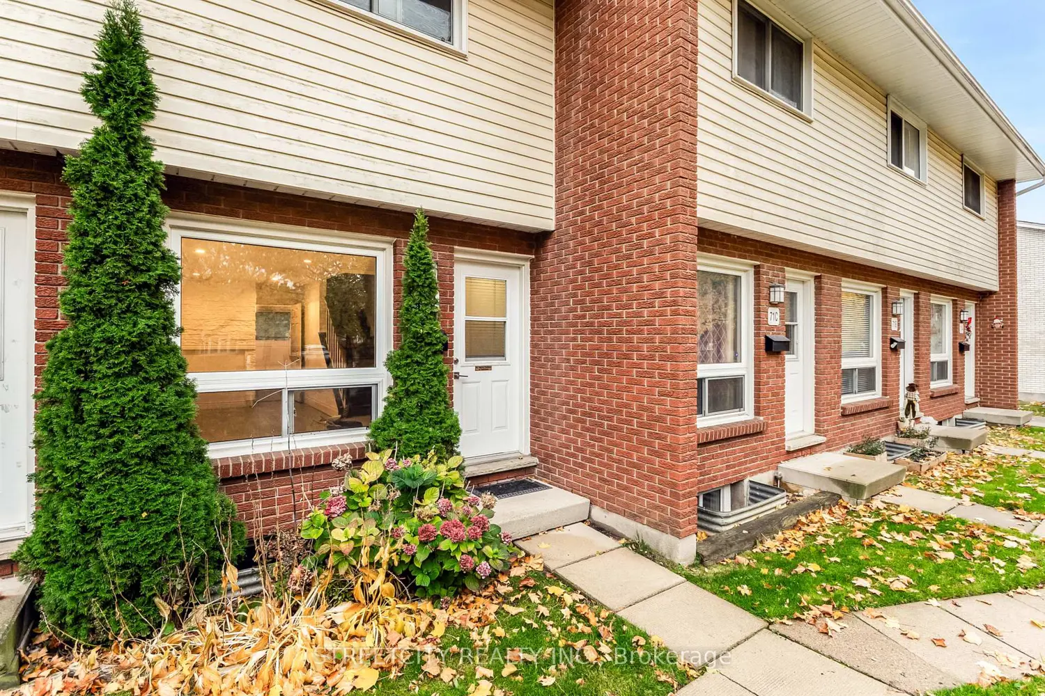 71 Wellesley Crescent D photo 2