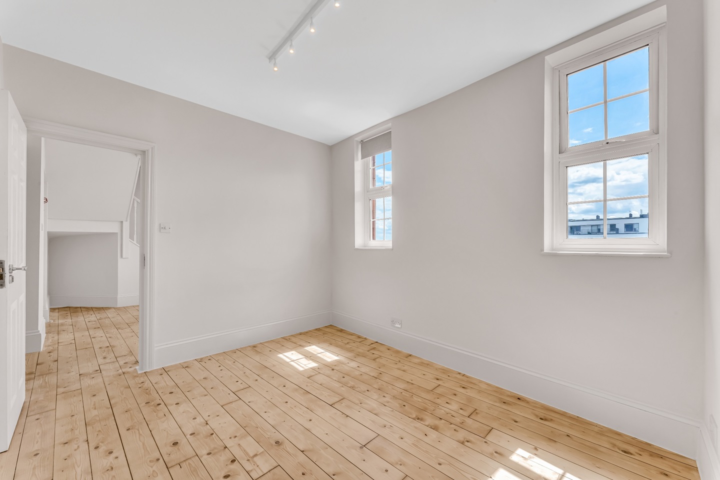 Additional image 5 of 3 Bed Flat, Commercial Road, E1, N1 7GU
