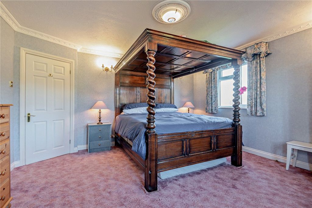 Additional image 16 of 5 bed detached house for saleFox's Lane, Kingsclere, Newbury, Hampshire RG20
