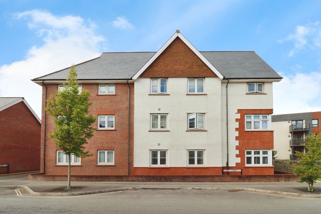2 bed flat for saleDanby Street, Bristol BS16