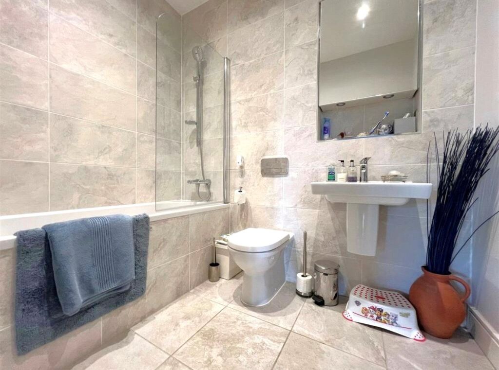 Additional image 9 of 3 bed flat for saleCloister Way, Leamington Spa, Warwickshire CV32