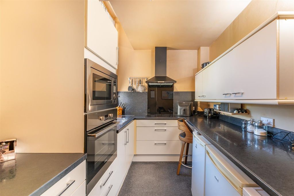 Additional image 5 of 2 bed flat for saleDeaconess Court, Queens Road, Ilkley LS29