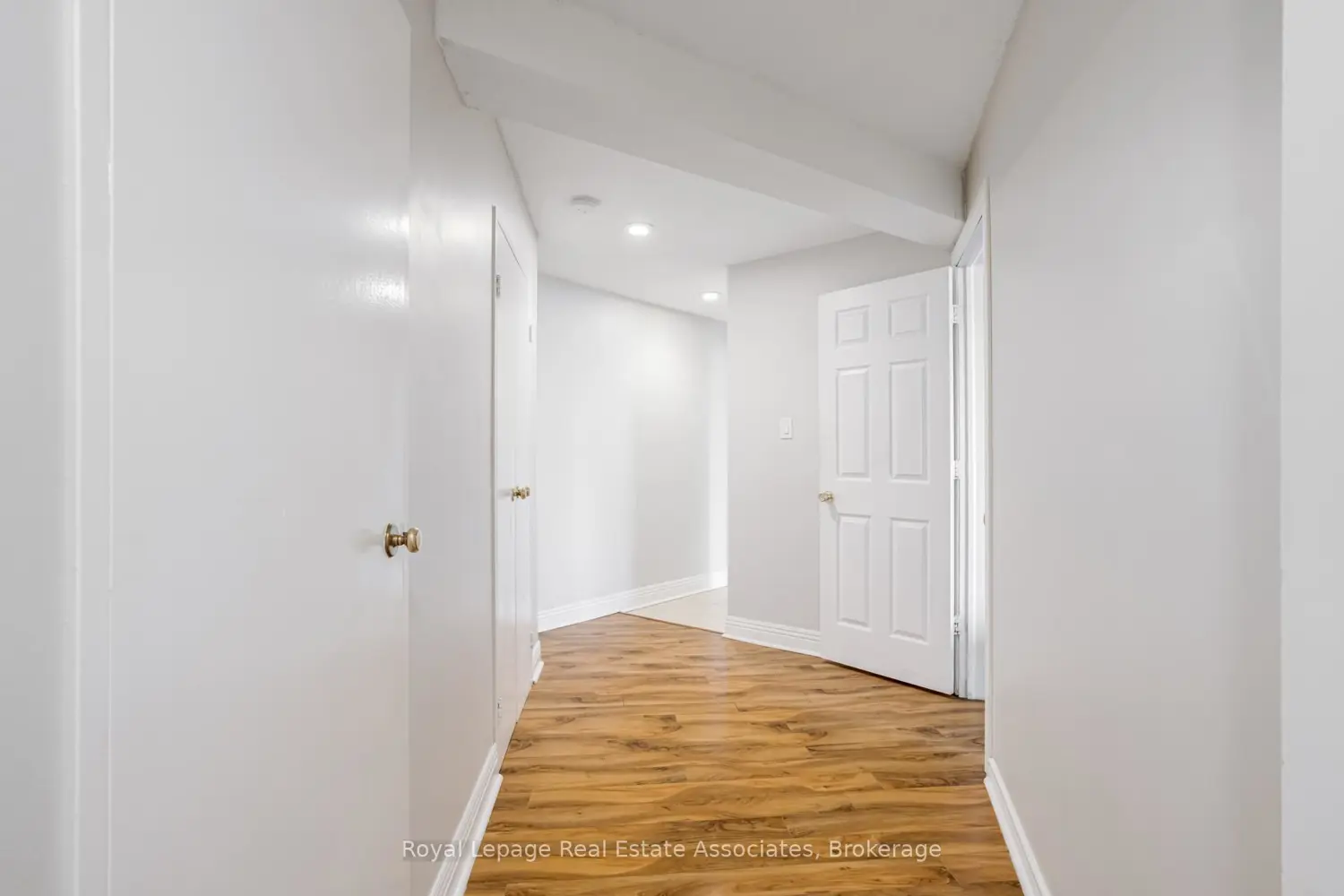 Additional image 10 of 3650 Kaneff Crescent 1006