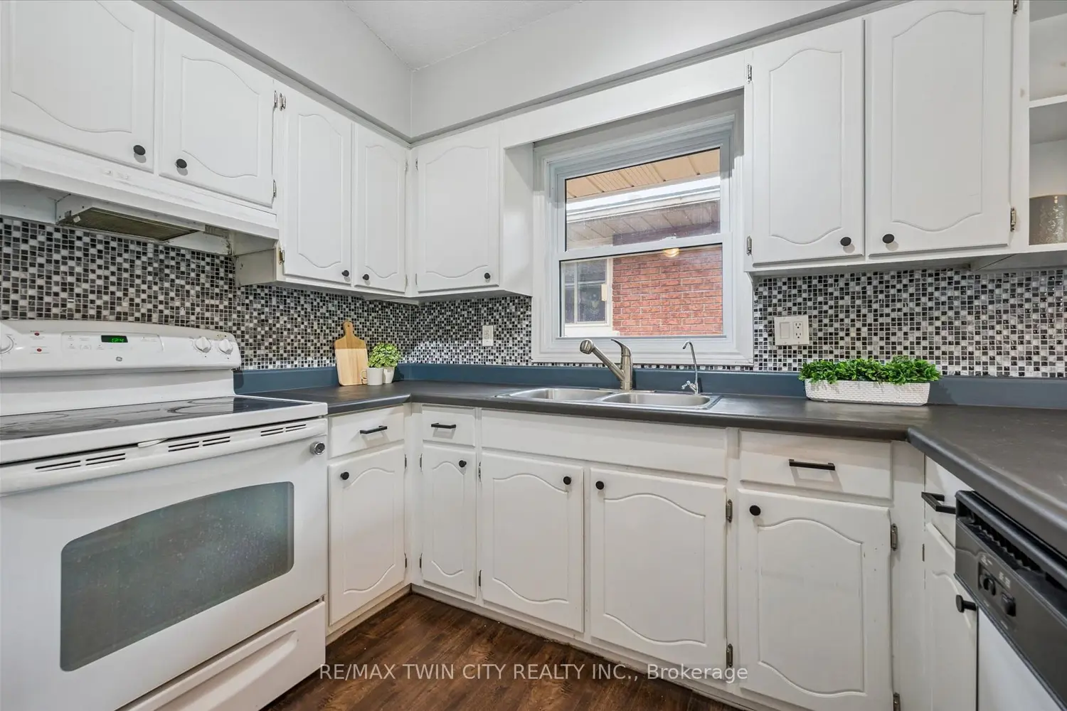 Additional image 10 of 635 Raglan Street