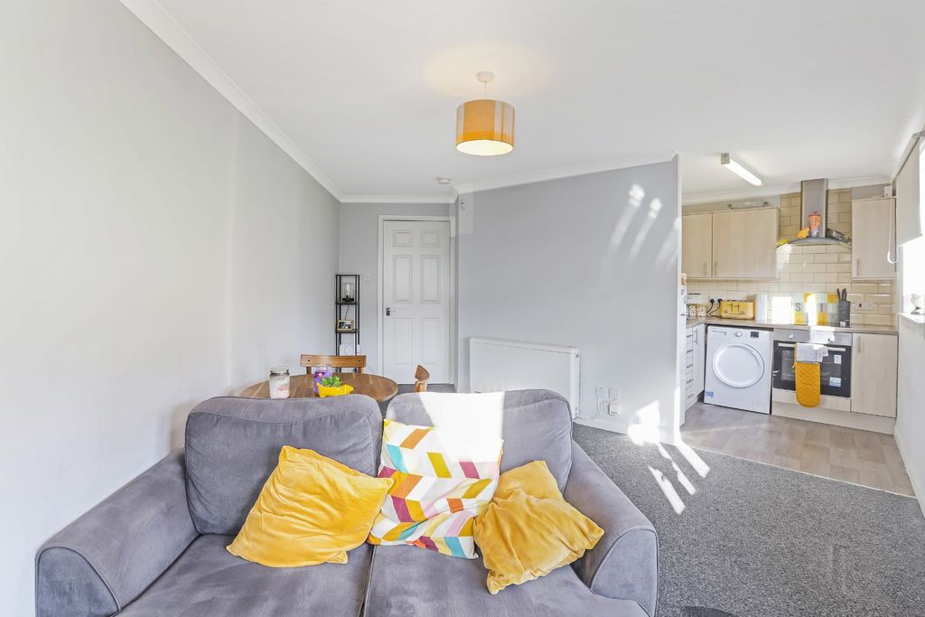 Additional image 6 of 2 bed flat for saleGlasgow Road, West Dunbartonshire, Clydebank G81
