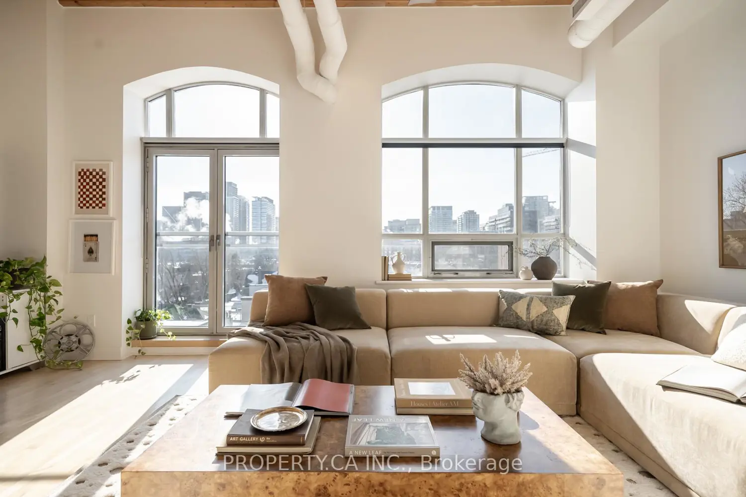 993 Queen Street 409
