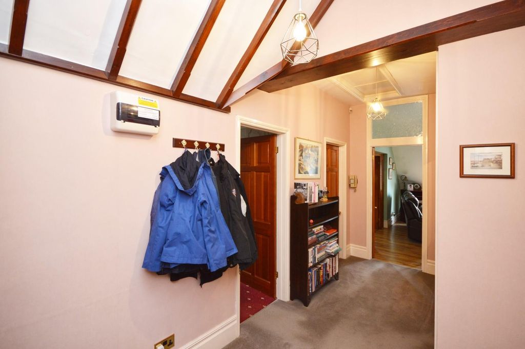 2 bed flat for saleBath Road, Bitton BS30 photo 2