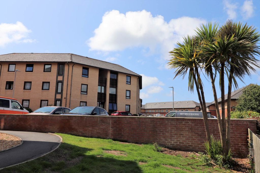2 bed flat for saleGerddi Rheidol, Trefechan SY23