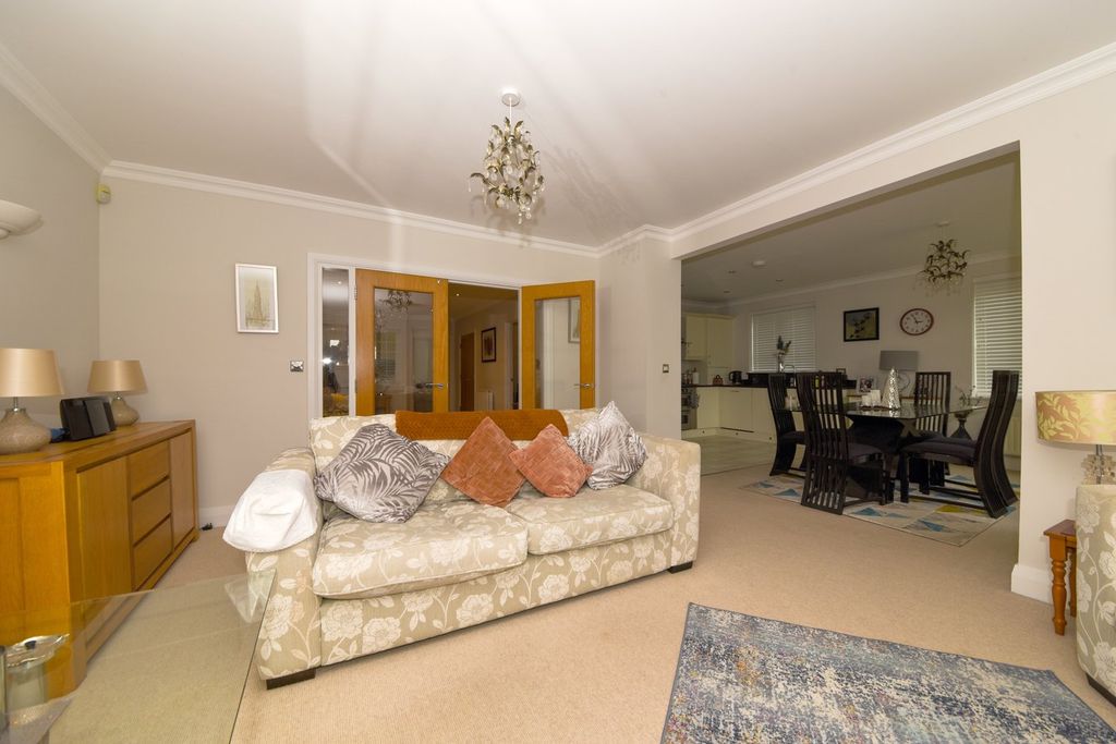 Additional image 11 of 3 bed flat for saleMonks Lane, Newbury RG14