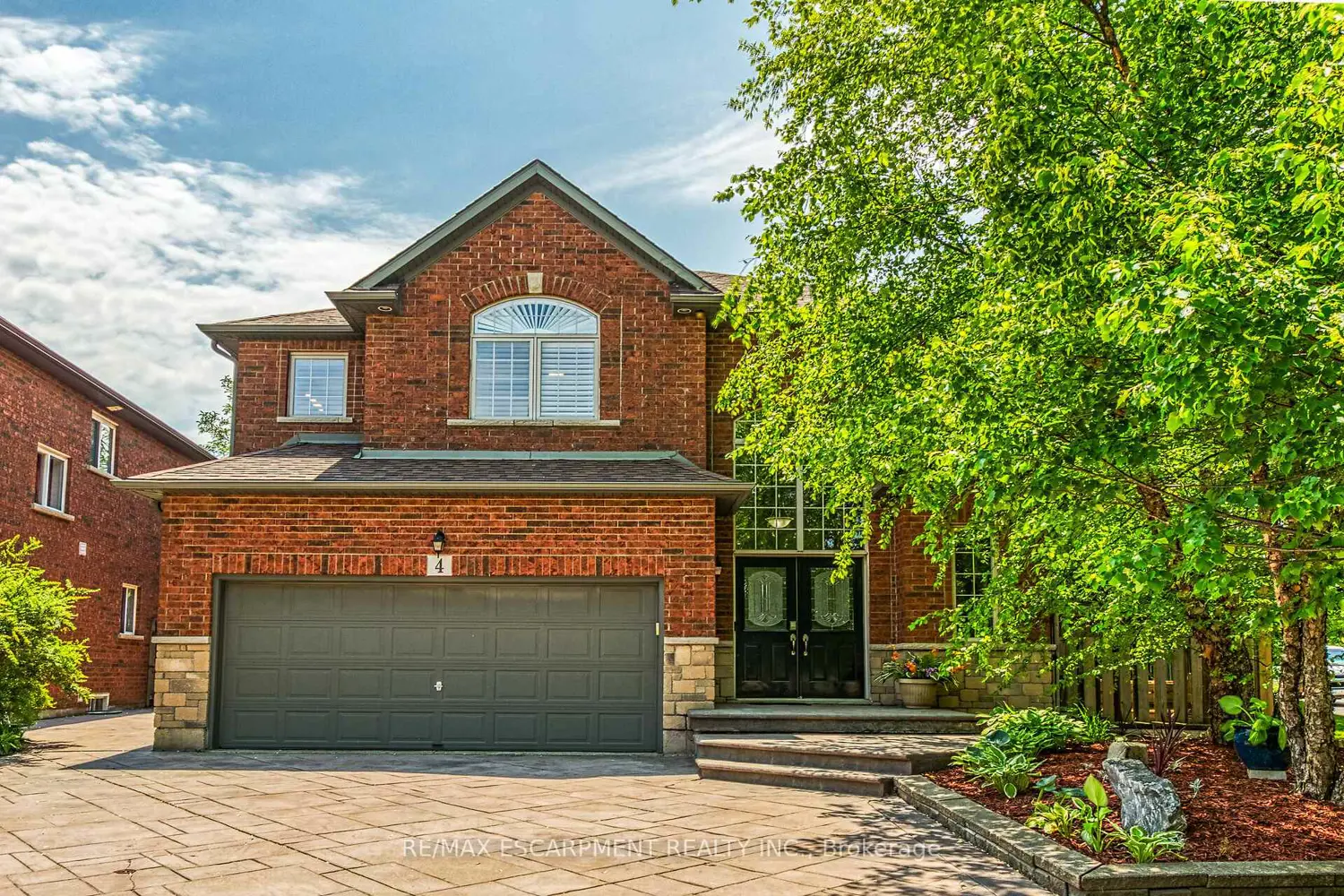 4 Moonstone Court