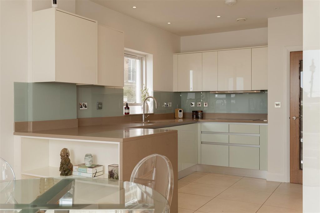 Additional image 4 of 3 bed flat for saleMarine Parade, Worthing BN11