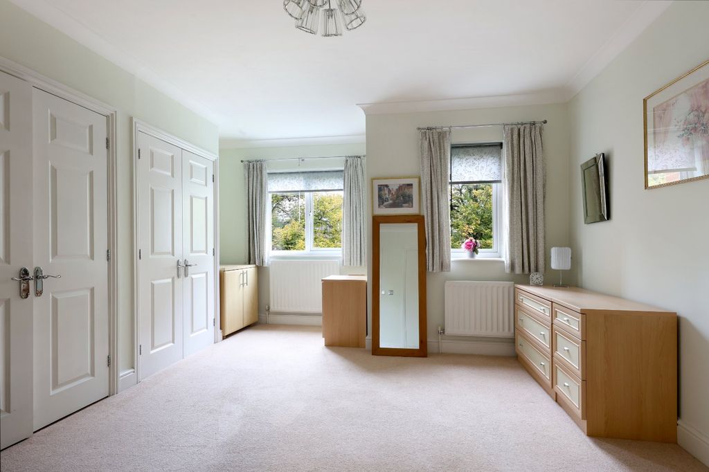 Additional image 8 of 2 bed flat for saleGrove Road, Beaconsfield, Buckinghamshire HP9