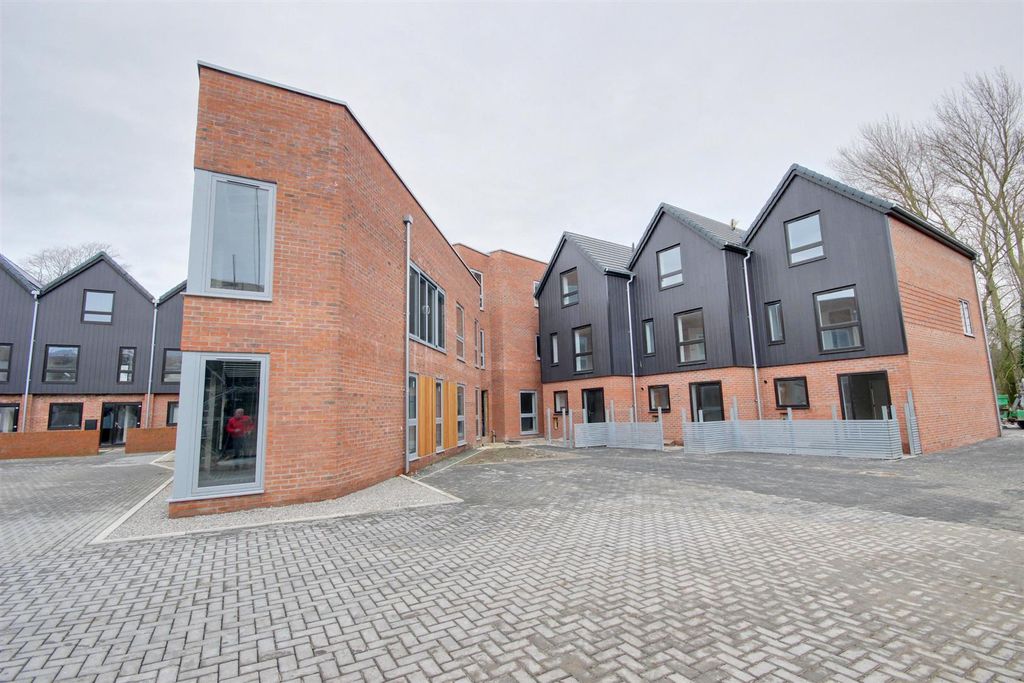 Additional image 2 of 2 bed flat for saleSt. Nicholas Road, Beverley HU17