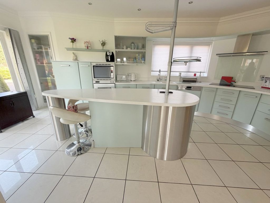 Additional image 8 of 3 bed flat for saleNairn Road, Canford Cliffs, Poole BH13