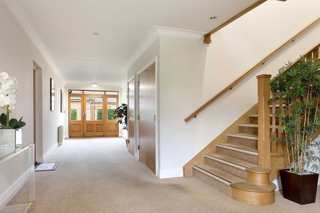 2 bed flat for saleStation Road, Beaconsfield, Buckinghamshire HP9 photo 4