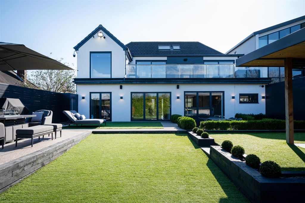 5 bed detached house for saleDore Road, Sheffield S17