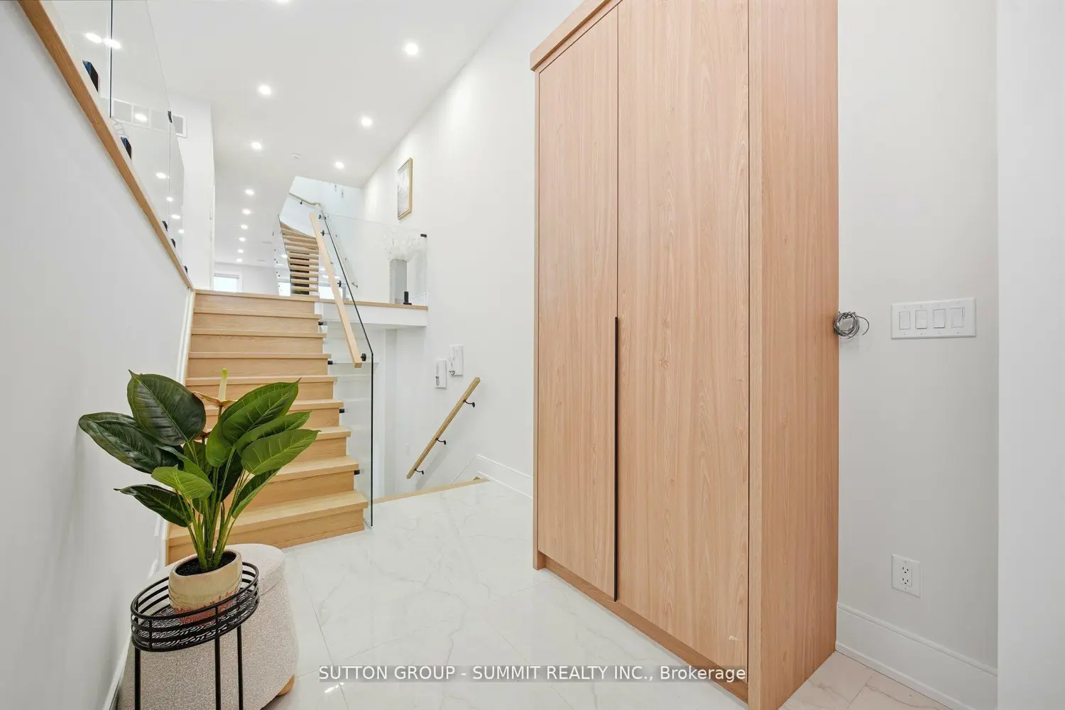 1228 Alexandra Avenue photo 2