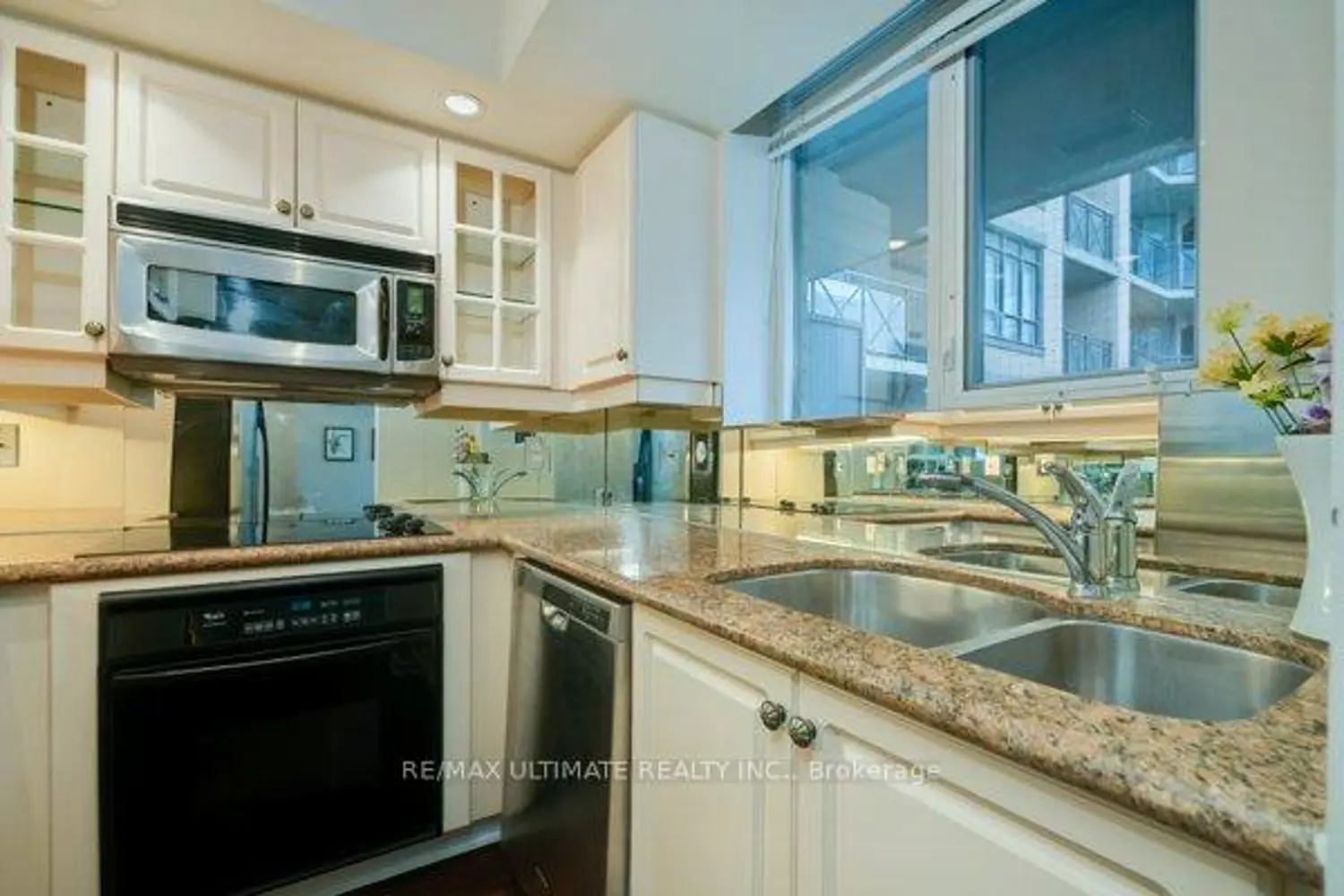 Additional image 11 of 140 Simcoe Street 1004