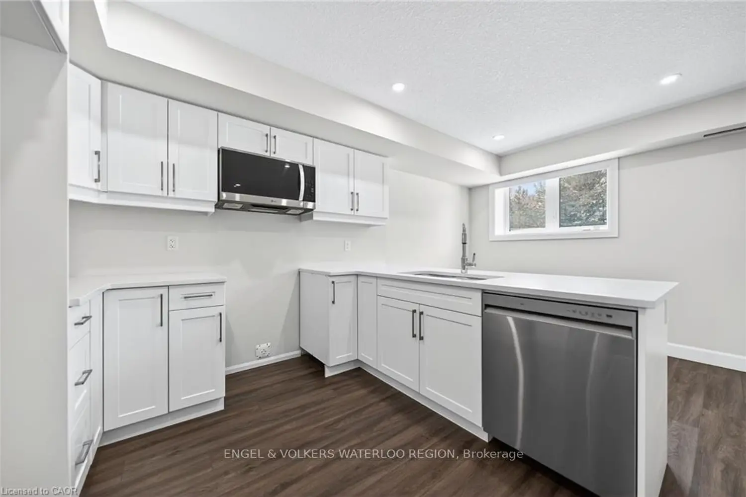 Additional image 10 of 3202 Vivian Line 46