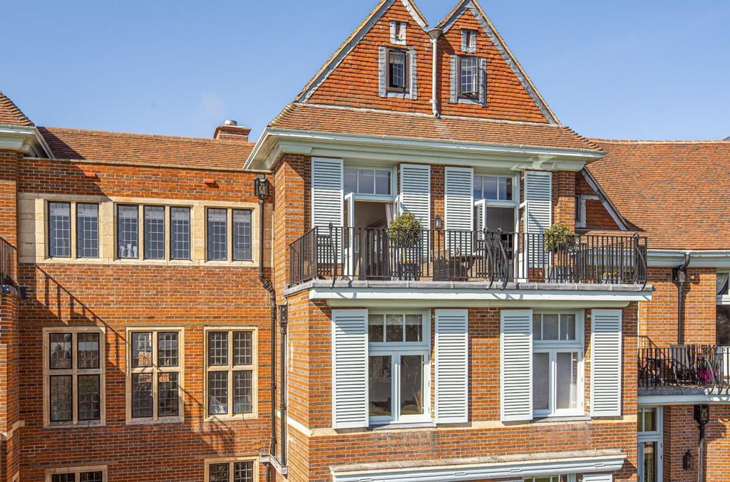 Additional image 2 of 2 bed flat for saleKings Drive, Midhurst GU29