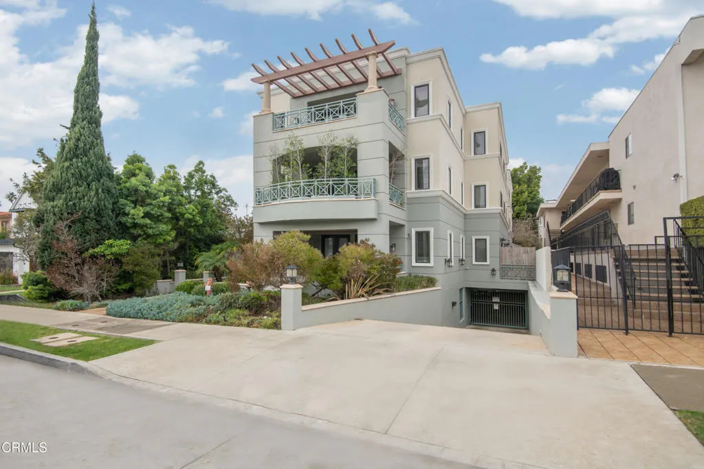 11961 Darlington Avenue Unit 3, Los Angeles, CA 90049