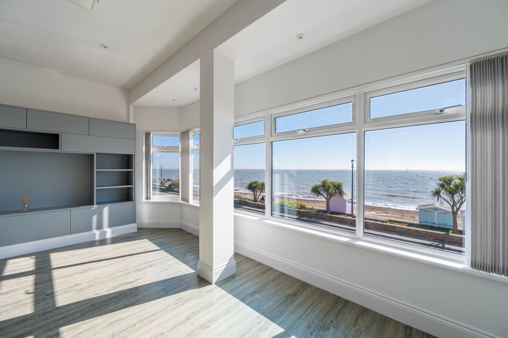Additional image 2 of 2 bed flat for saleUndercliff Road West, Felixstowe IP11