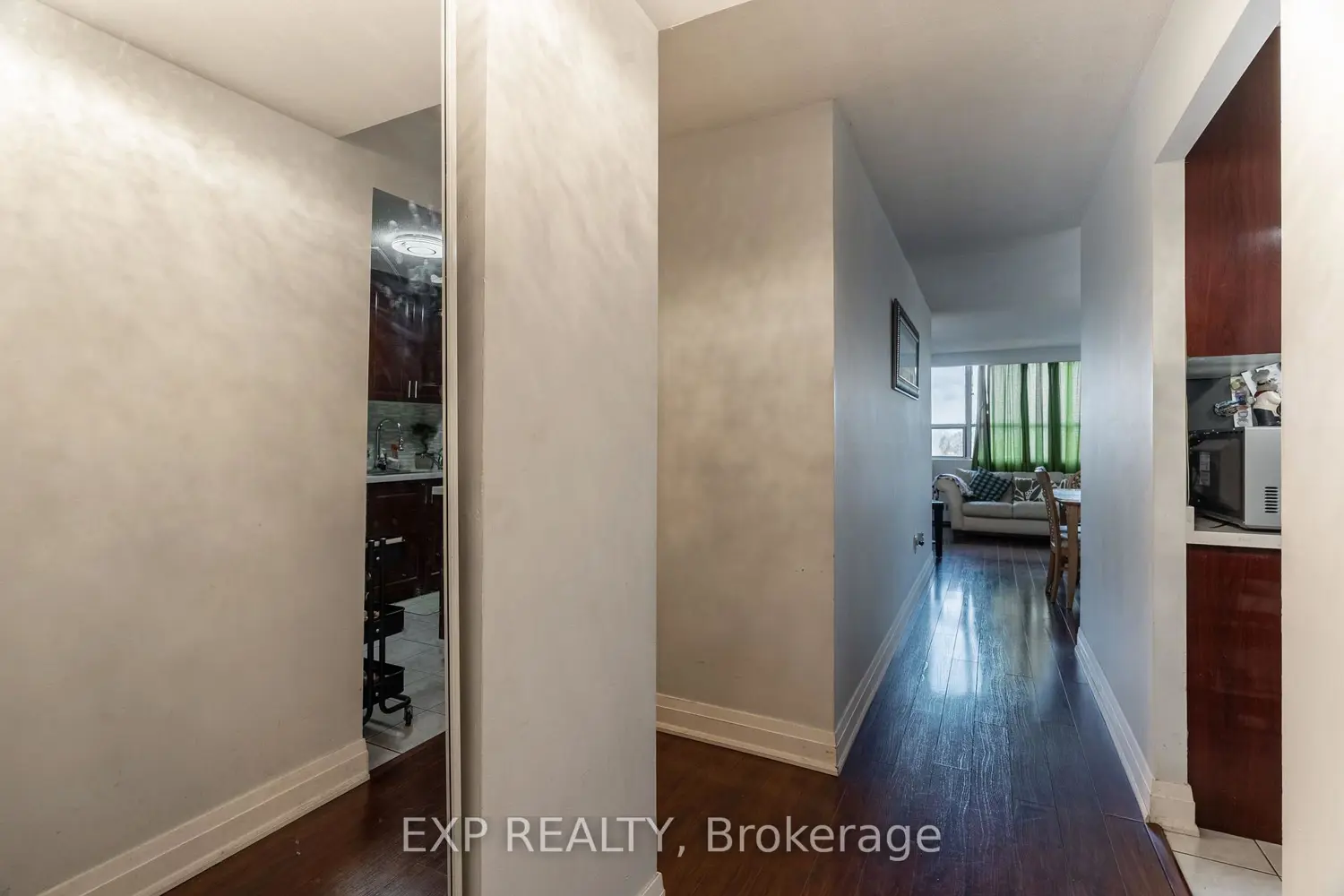 45 Sunrise Avenue 714 photo 3