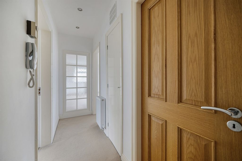 Additional image 10 of 3 bed flat for saleLindow Court, Kings Road, Wilmslow SK9