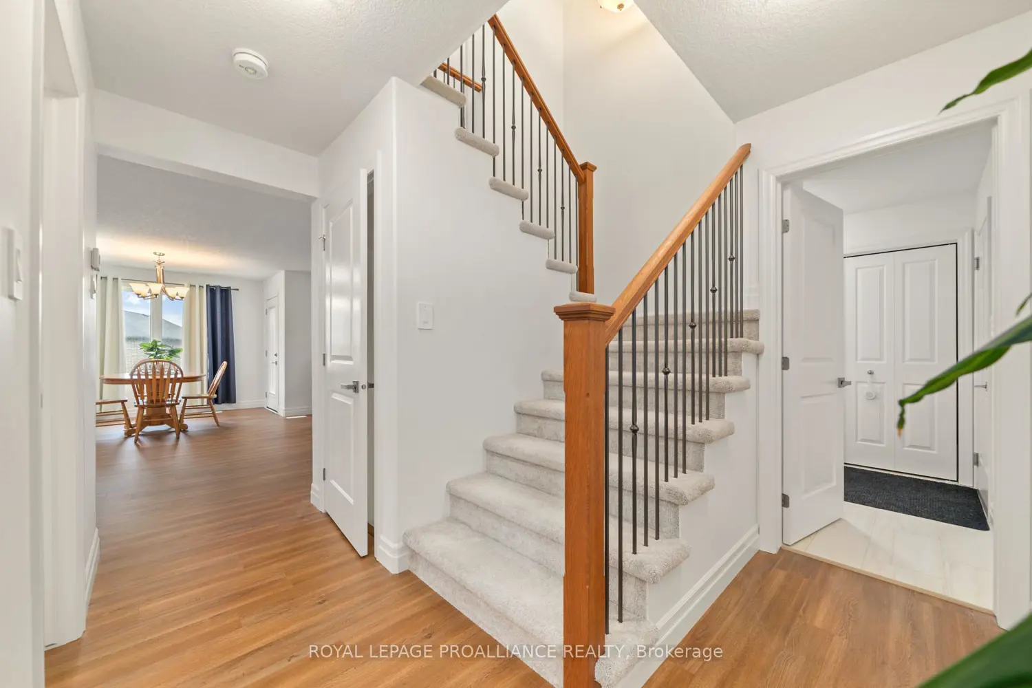 54 Lanark Drive photo 2
