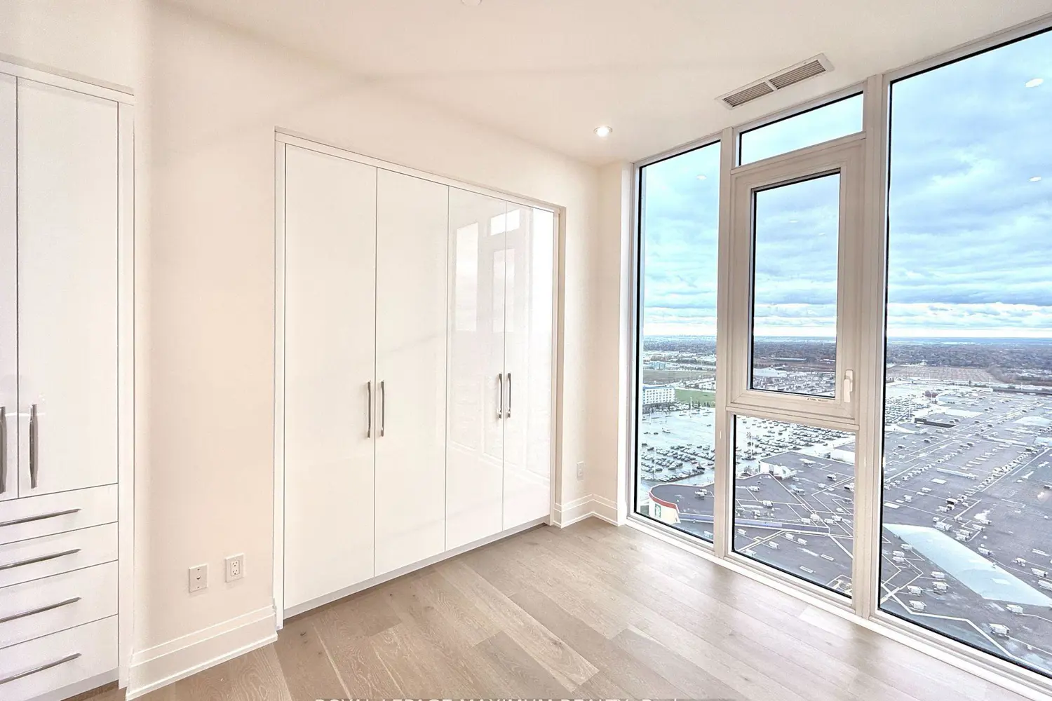 Additional image 16 of 9000 Jane Street Ph 212