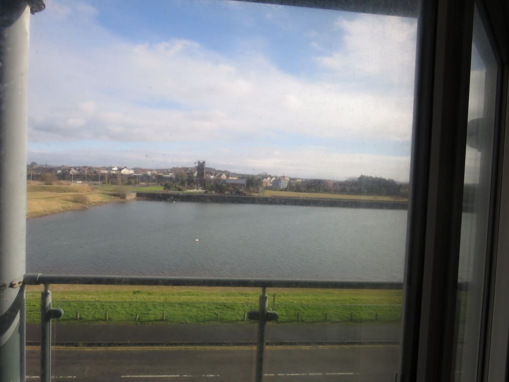3 bed flat for saleFlat, Cwrt Westfa, Pentre Doc Y Gogledd, Llanelli SA15