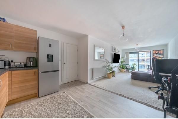 Additional image 4 of 2 bed flat for saleNewbury, Berkshire RG14