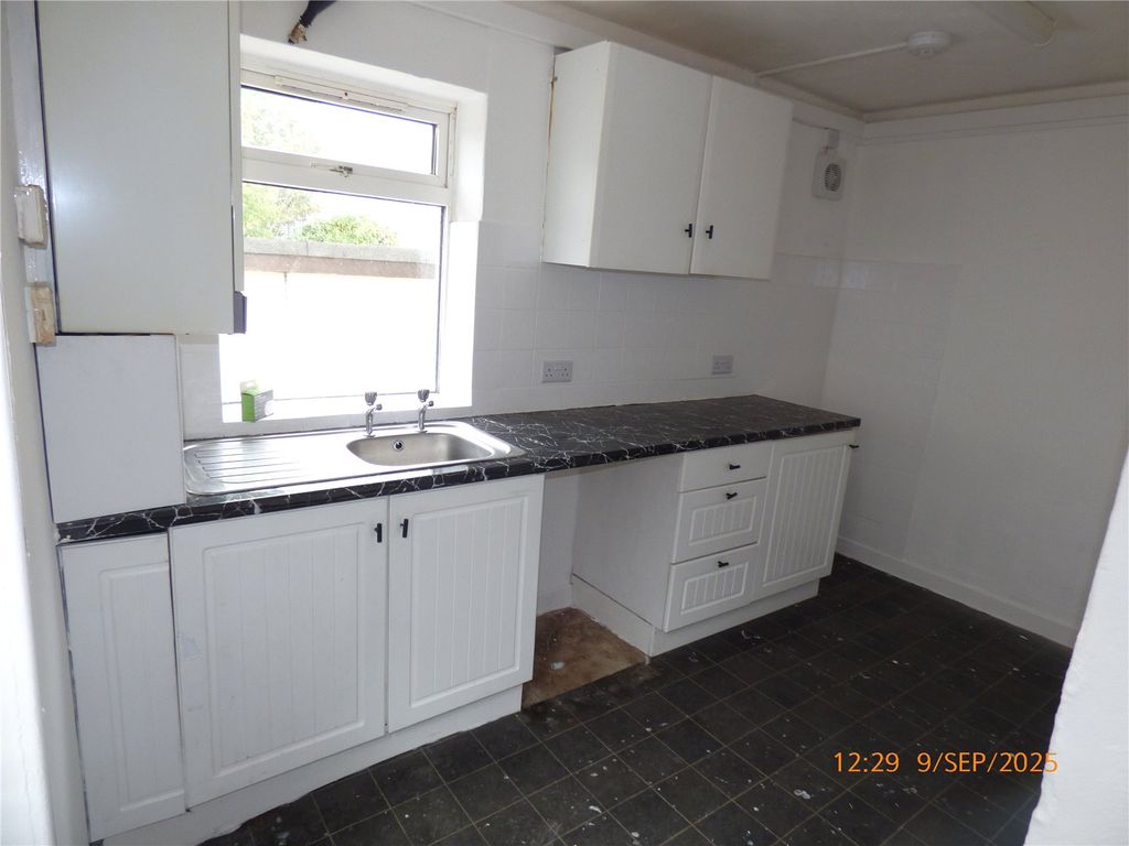 Additional image 4 of 2 bed flat for saleVictoria Avenue, Prestatyn, Denbighshire LL19