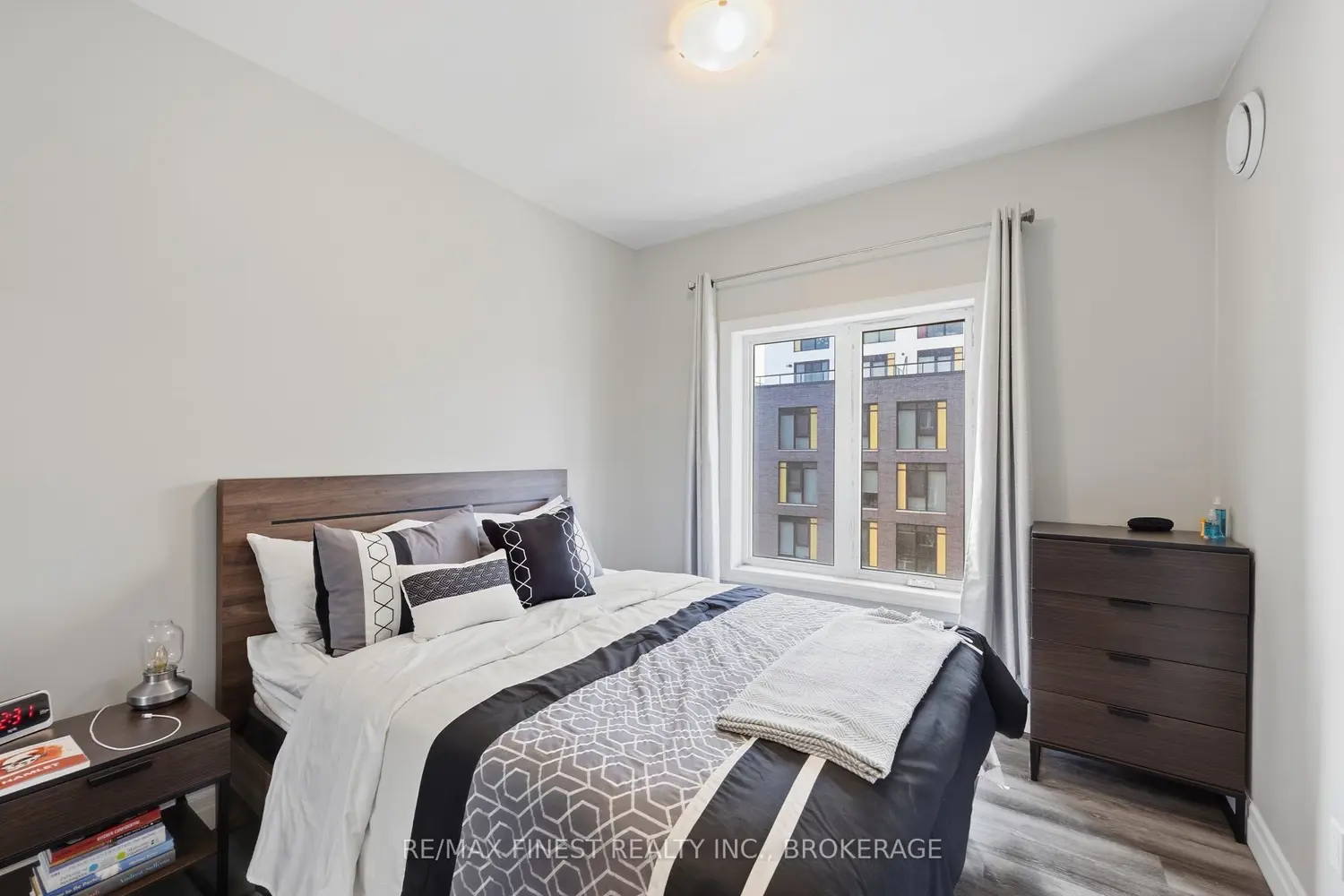 Additional image 19 of 501 Frontenac Street 421