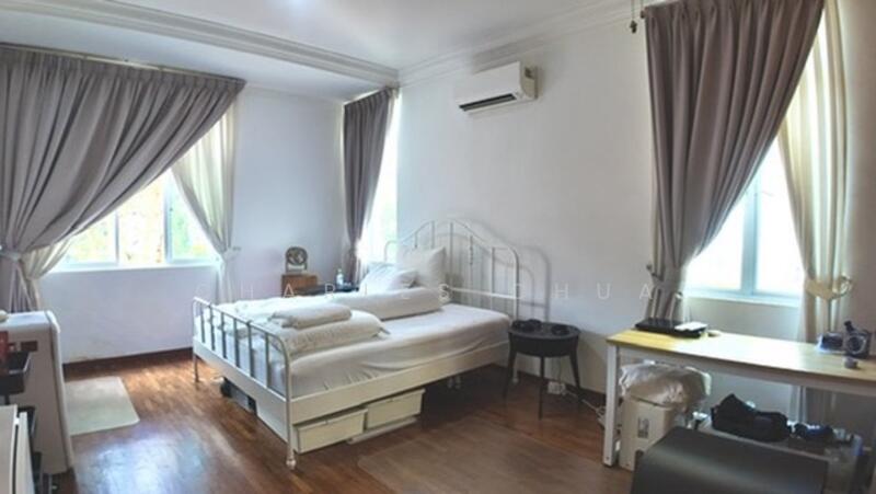 Woodgrove Ave / Pinewood Grove