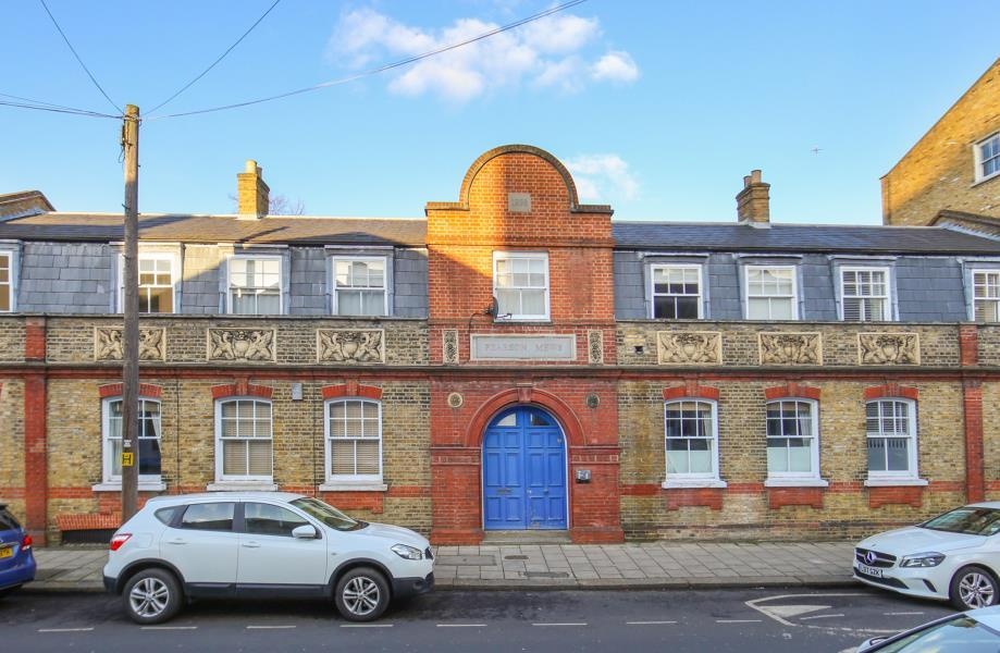 2 Bed Maisonette, Pearson Mews, SW4, N1 7GU